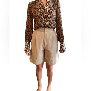 Old Money Highwaisted beige shorts shirt sold separately 💃 Needs an Iron :)